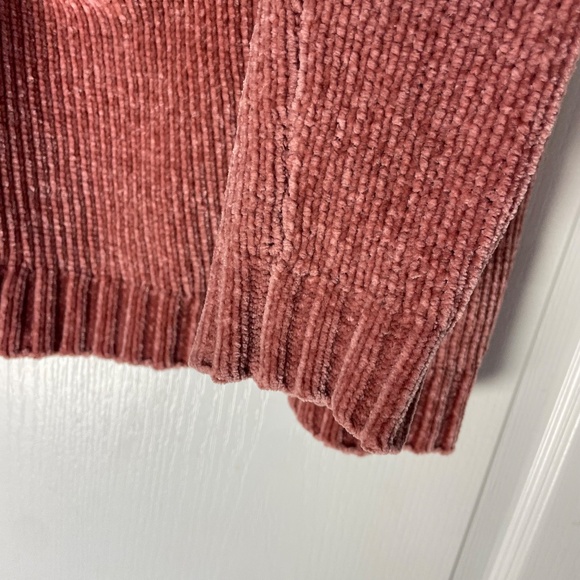 Size M Supersoft Chenille Sweater. - Picture 3 of 5